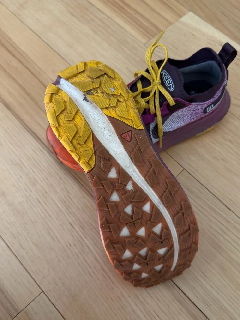 Keen Seek Women's Orange-Purple Gradient Trail Running Shoes with Yellow Laces